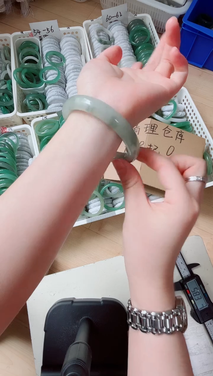 未镶嵌手镯石英质玉6-58