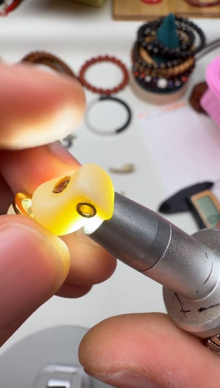 颈饰未镶嵌和田玉三通