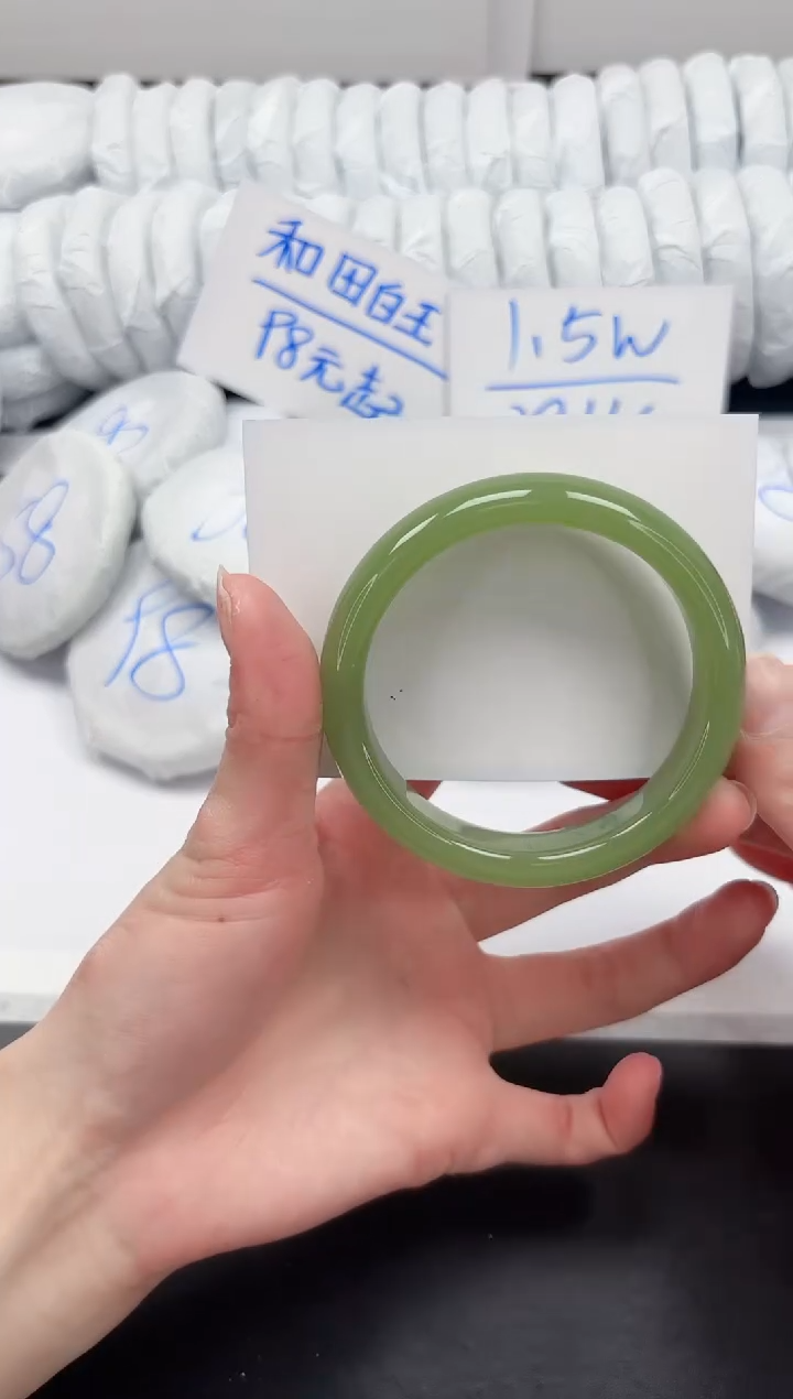 【闪购商品】石英质玉手镯未镶嵌70-59.3