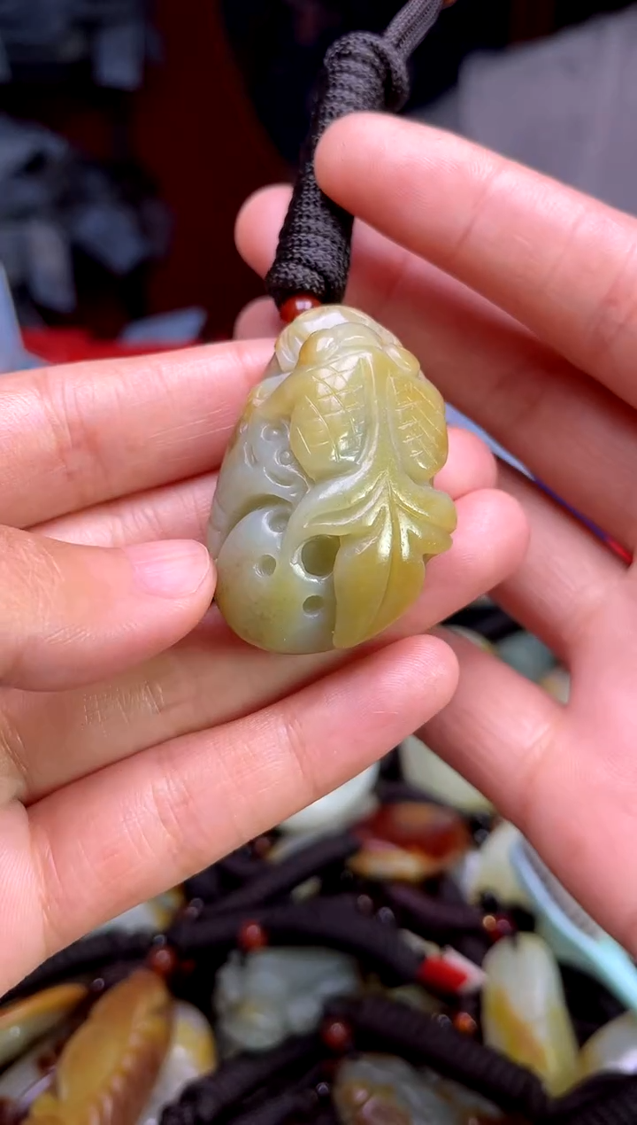 和田玉未镶嵌颈饰1