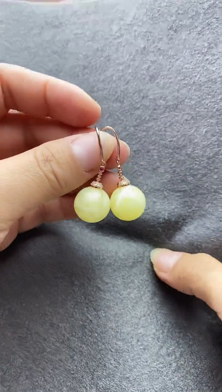 裸石琥珀未镶嵌耳坠