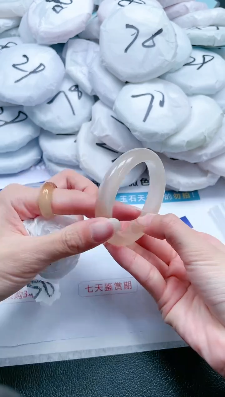 【闪购商品】石英质玉手镯未镶嵌 香槟金手镯-52