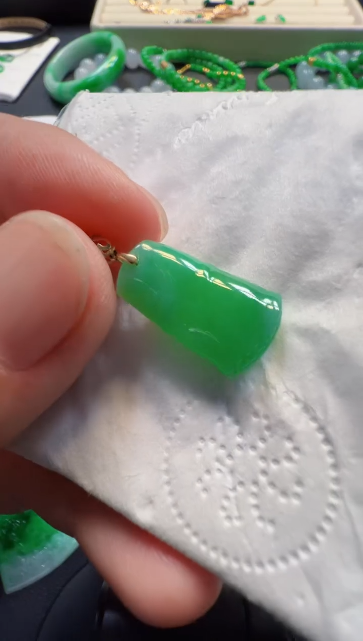 吊坠(不含链)18K金镶嵌翡翠520