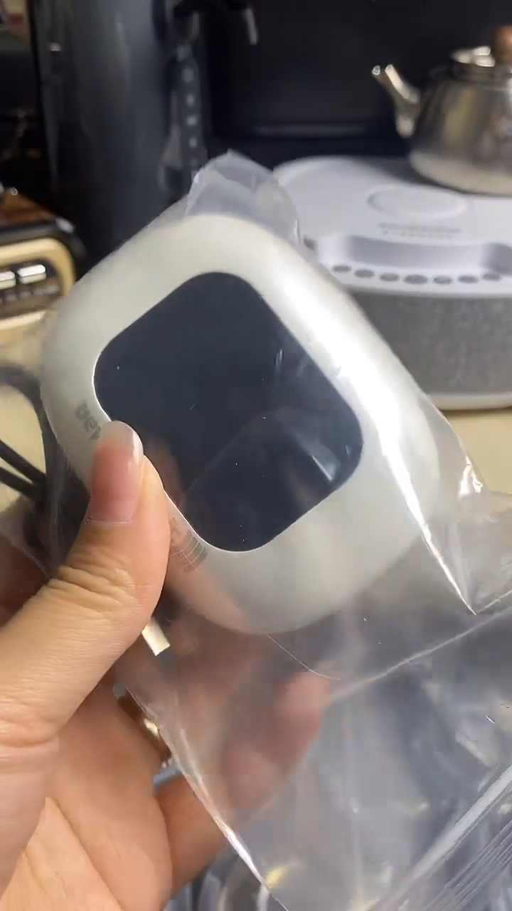 随**曳白色屏幕挂耳