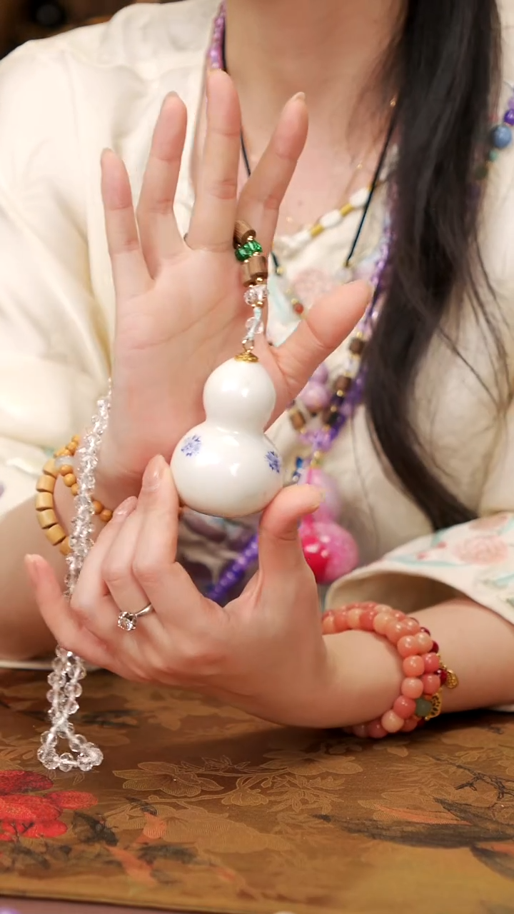 60天琦閤漆艺小葫芦挂件