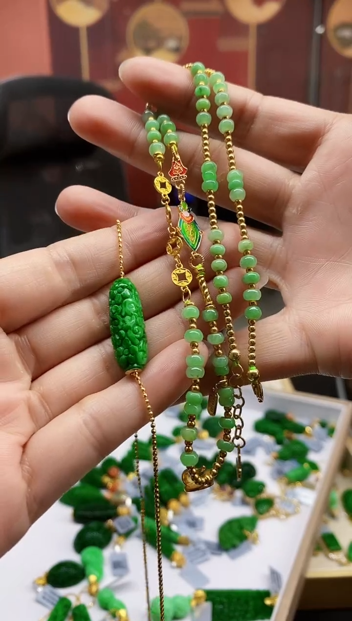 颈饰未镶嵌翡翠松**舞翡翠吊坠项链套装