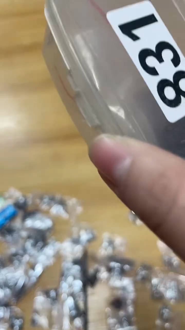 @****️831   纯八字环混  小盒子