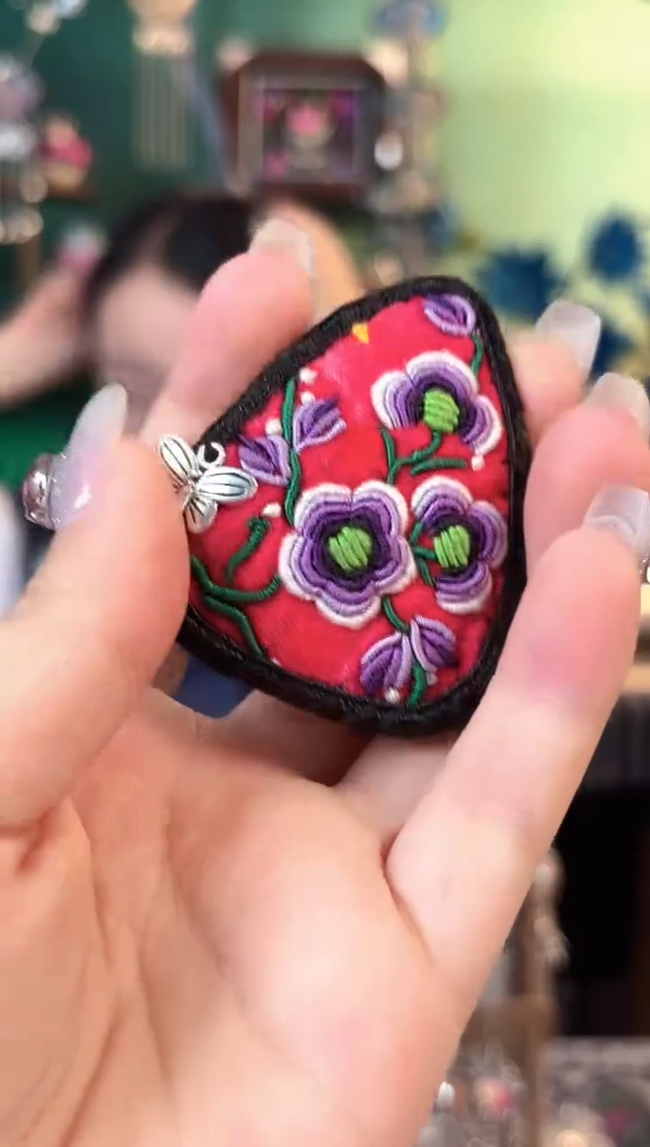 织绣彩云南阁非遗老绣饰品337