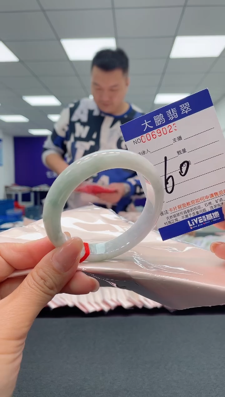 【闪购商品】翡翠手镯未镶嵌AAAAAAAAAA