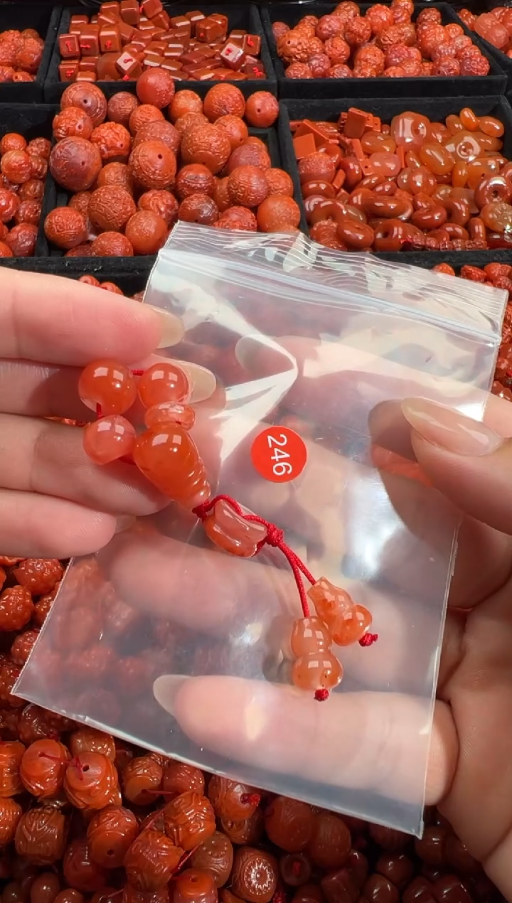 南红玛瑙未镶嵌颈饰1