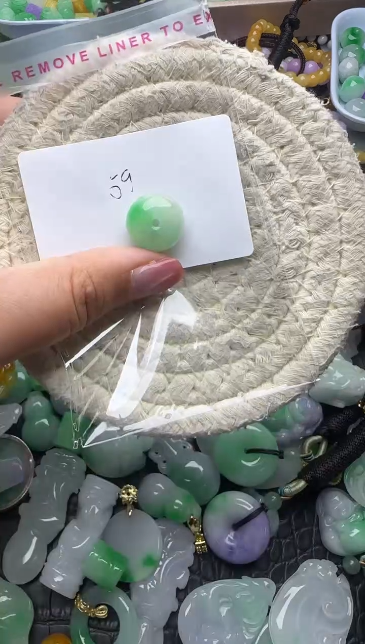 颈饰未镶嵌翡翠天然缅甸翡翠吊坠