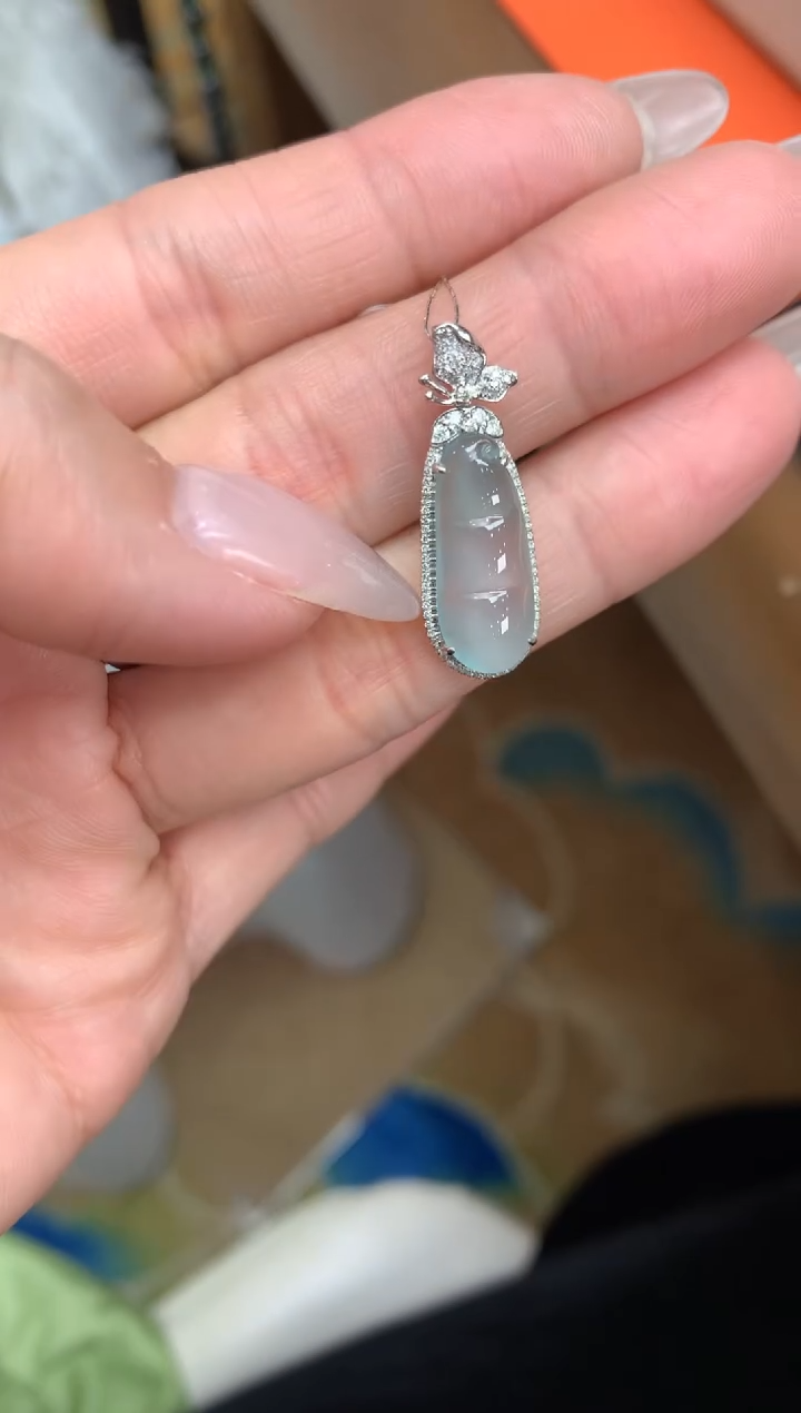 【闪购商品】翡翠颈饰18K金镶嵌福豆