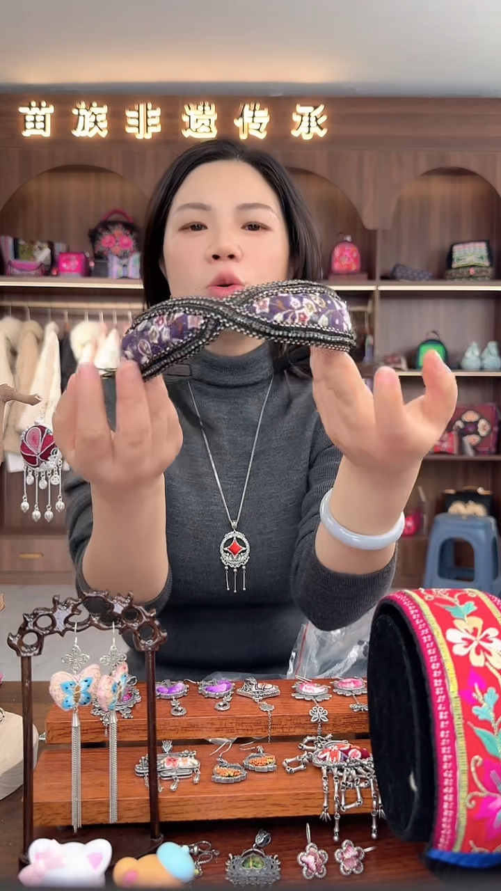 【闪购商品】织绣扶光苗绣传承L4