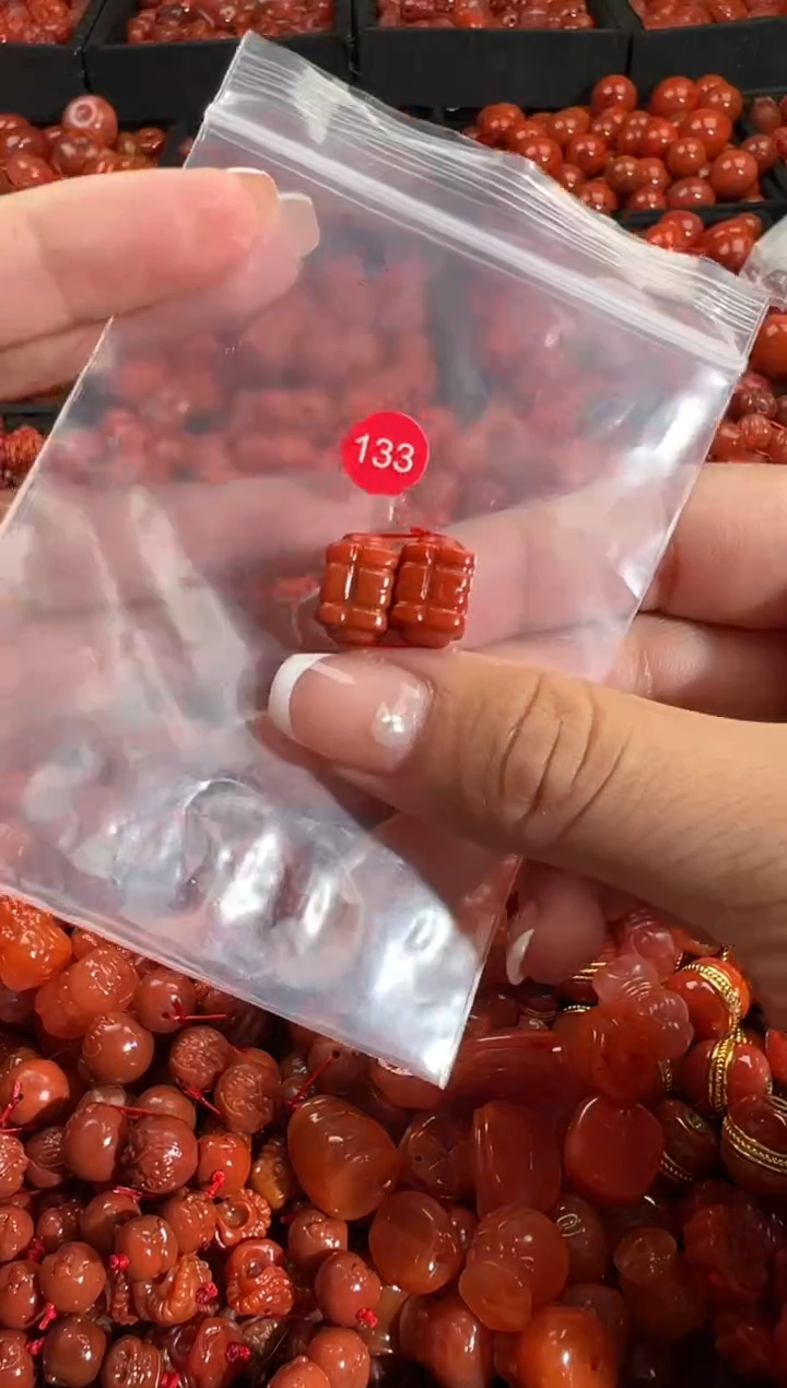 颈饰未镶嵌南红玛瑙1