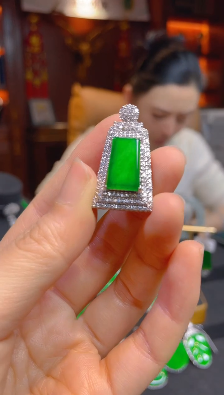 【闪购商品】翡翠颈饰未镶嵌119300天然A货翡翠无事牌