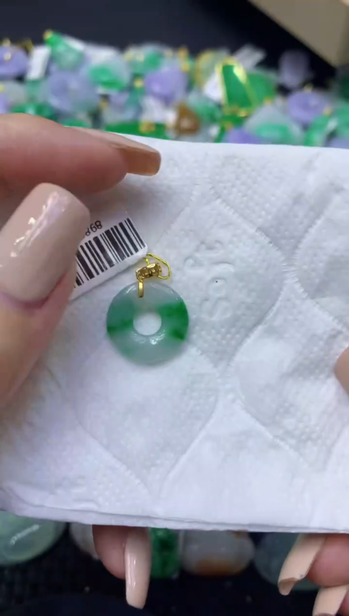 颈饰未镶嵌翡翠天然缅甸翡翠A货