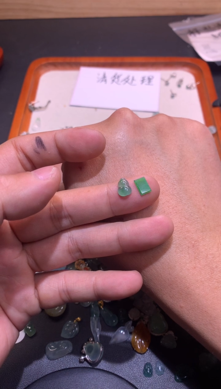 【闪购商品】翡翠吊坠(不含链)未镶嵌1