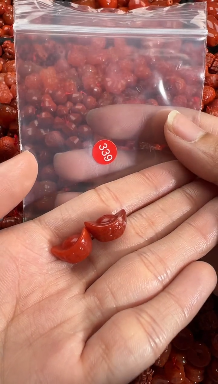 南红玛瑙未镶嵌颈饰1