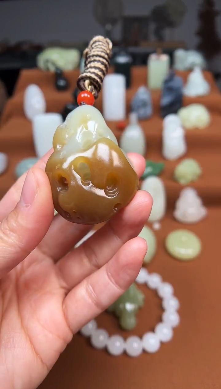 颈饰未镶嵌和田玉太湖石