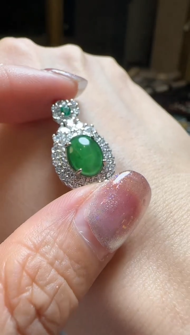 【闪购商品】翡翠吊坠(不含链)未镶嵌翡翠