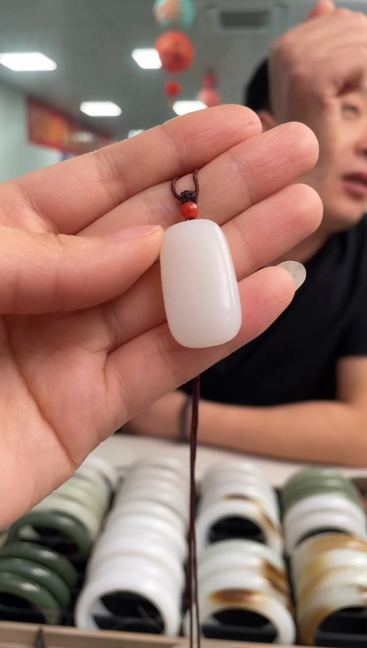 和田玉未镶嵌颈饰无事牌吊坠随机发一件