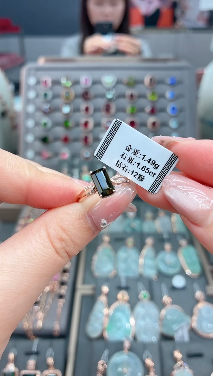 18K金镶嵌戒指碧玺1.65      