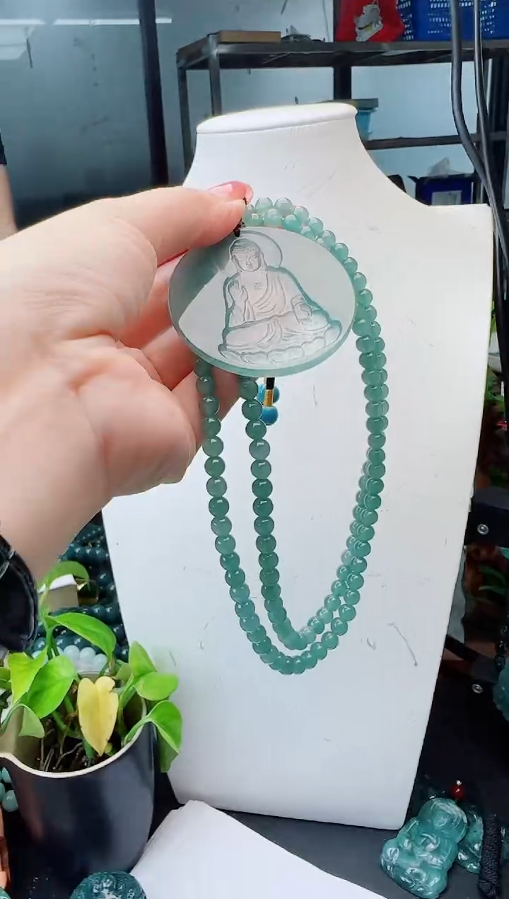 翡翠未镶嵌颈饰多样性发货其中一件