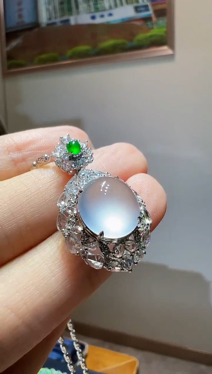 吊坠(不含链)18K金镶嵌翡翠蛋面