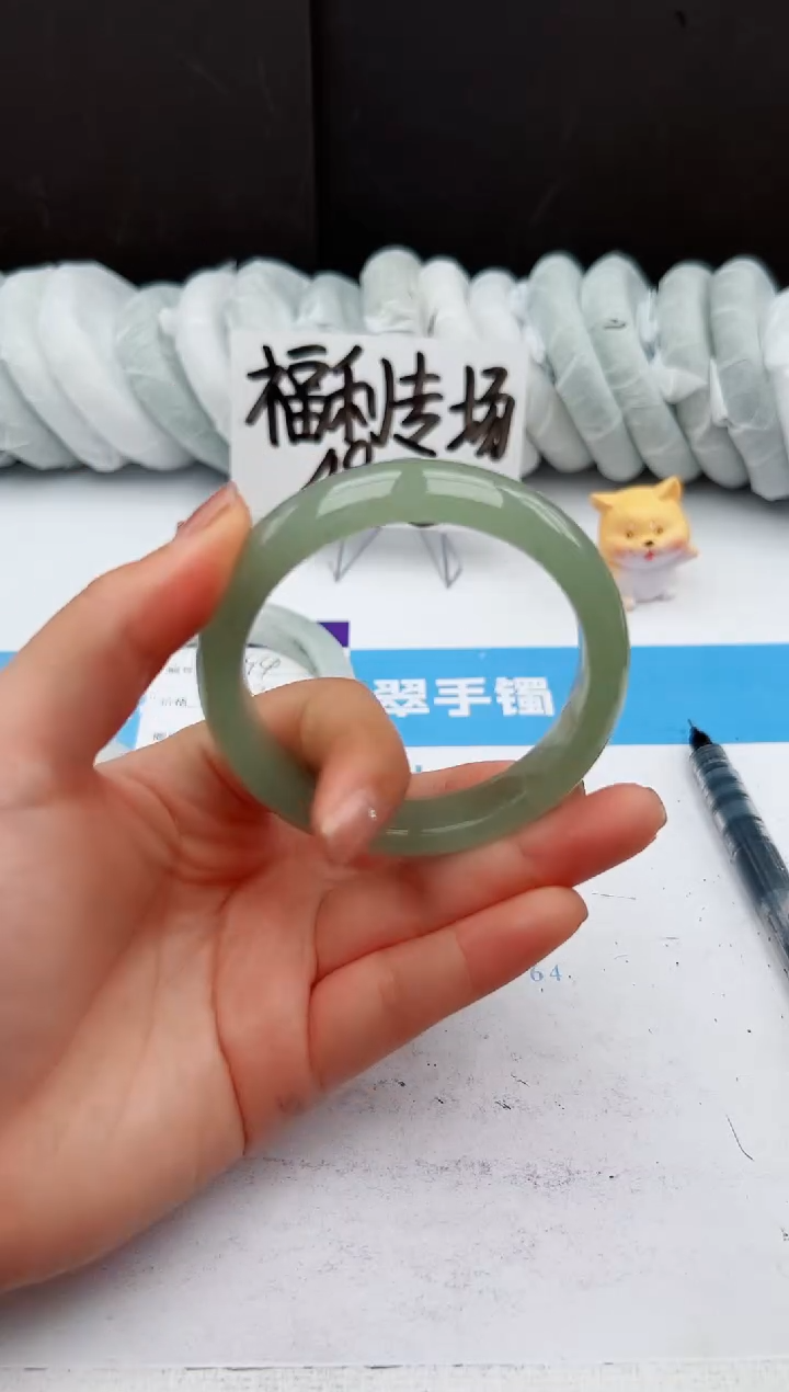 【闪购商品】石英质玉手镯未镶嵌195-DC55