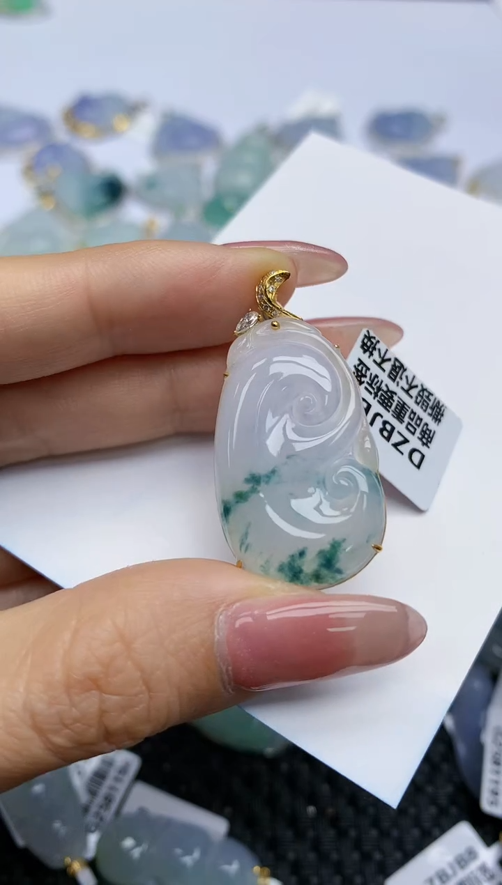 【闪购商品】翡翠挂件18K金镶嵌天然翡翠A货