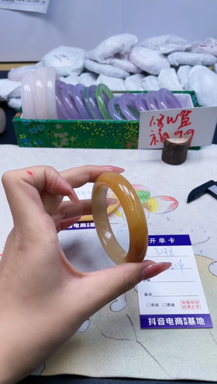 【闪购商品】石英质玉手镯未镶嵌348/55.4