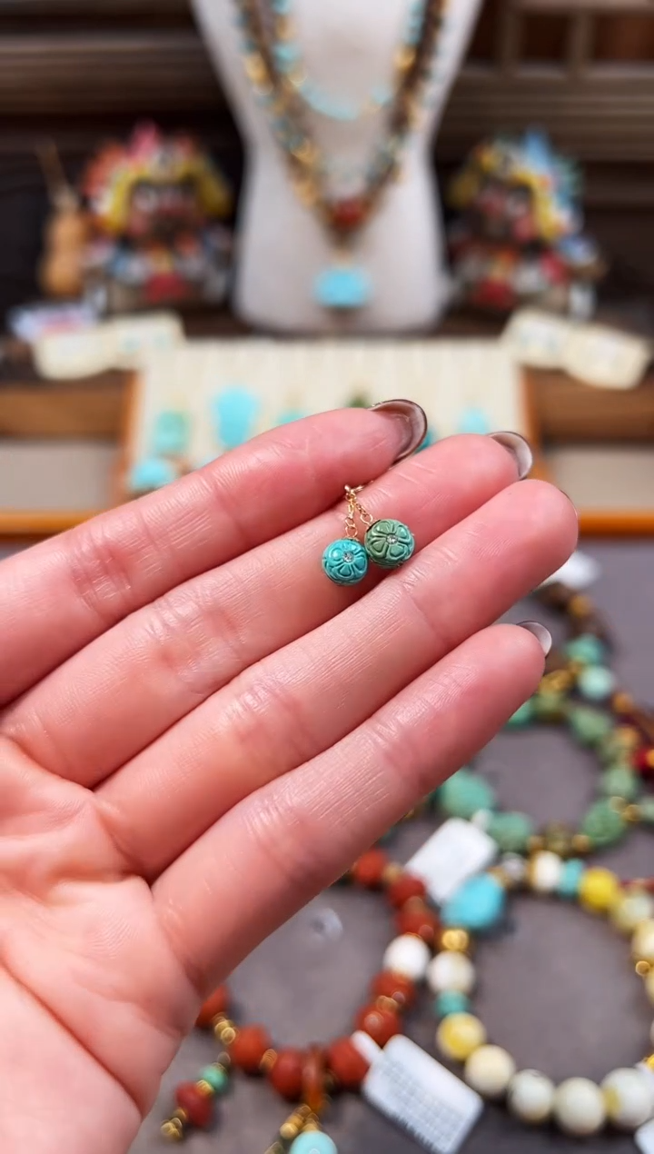 18K金镶嵌绿松石提溜小花