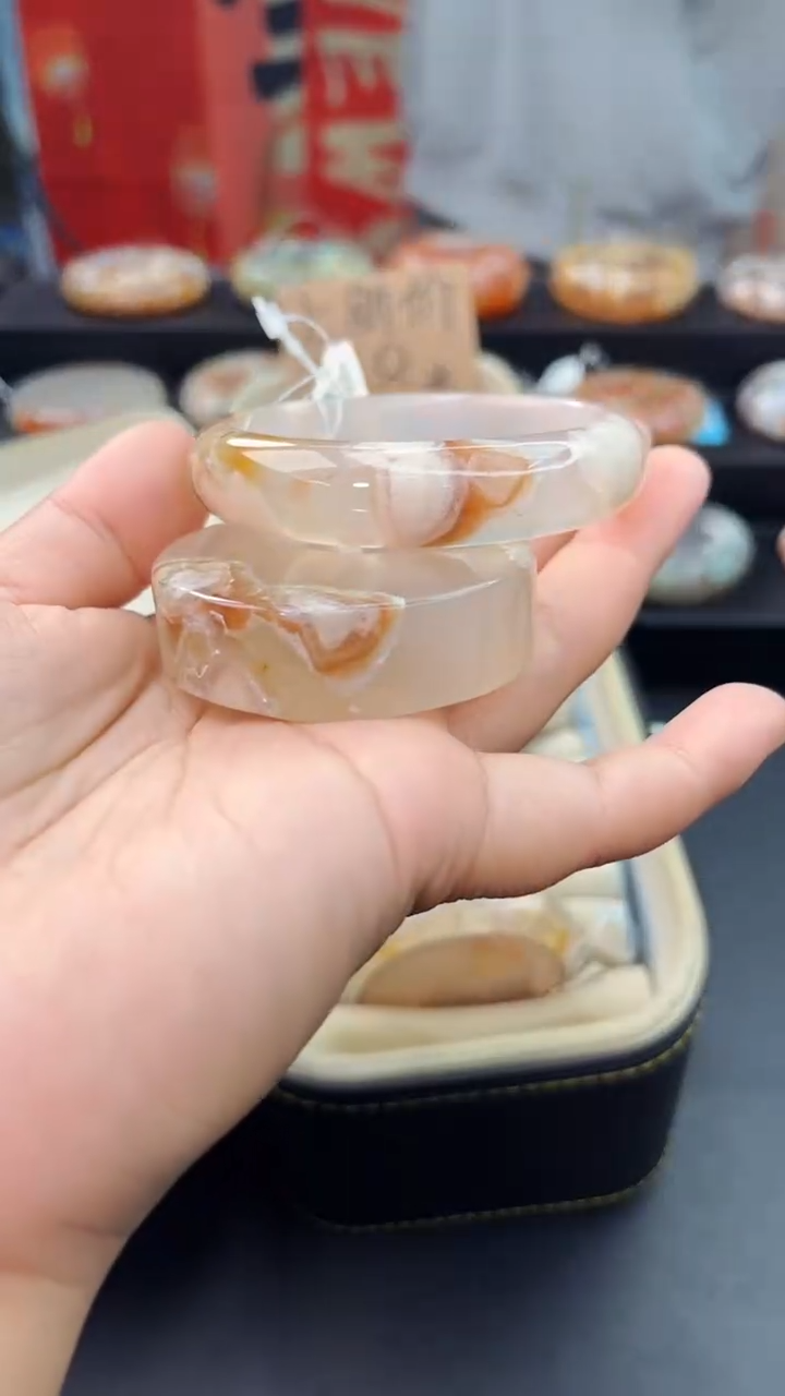 【闪购商品】石英质玉手镯未镶嵌赠送镯心（圈口53