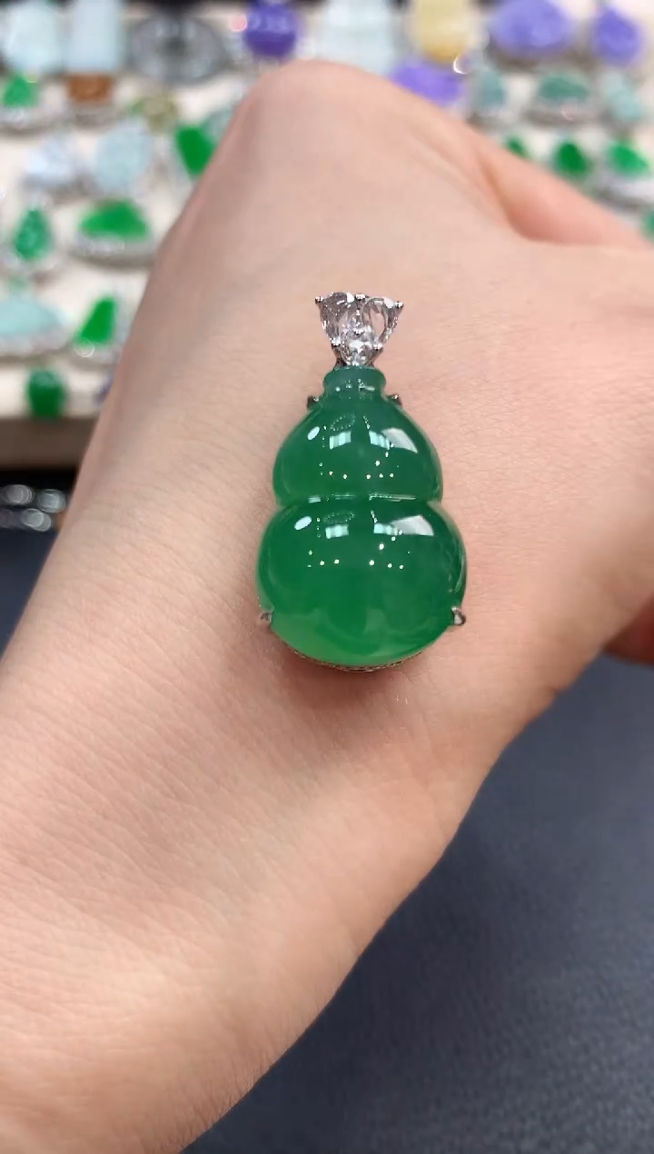 【闪购商品】翡翠吊坠(不含链)18K金镶嵌m23       