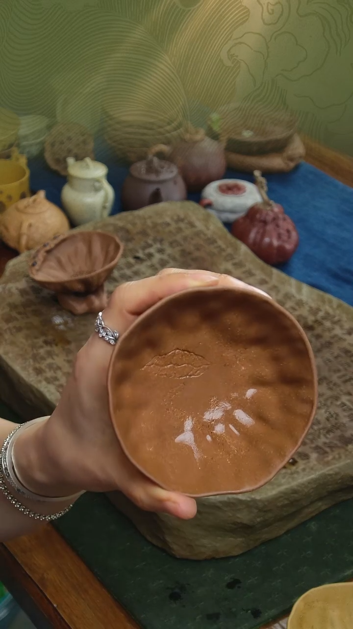 紫砂张月《段泥蜻蜓刻绘盏》