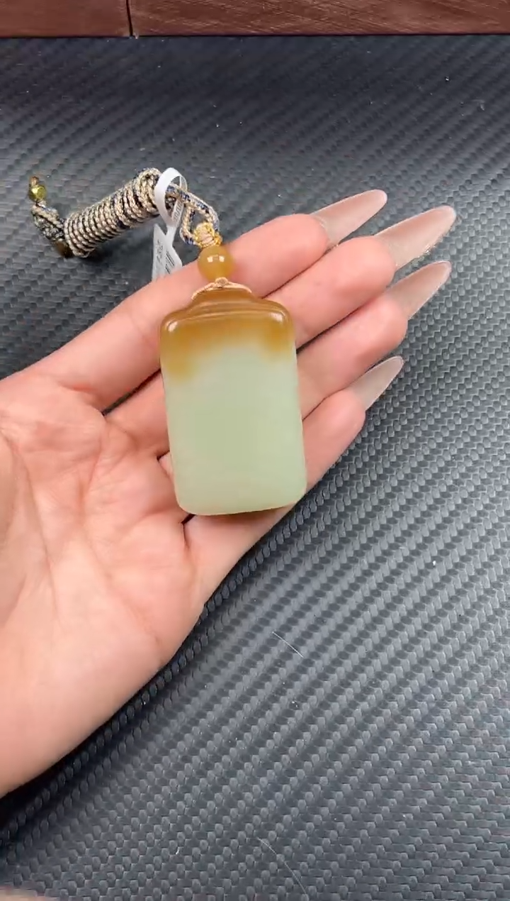 吊坠(赠链)未镶嵌和田玉若羌微色差吊坠JK