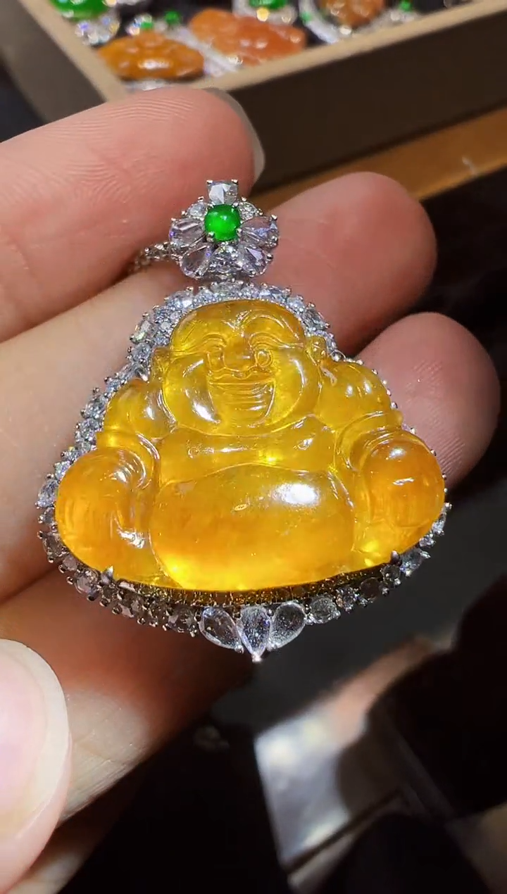 颈饰18K金镶嵌翡翠佛公