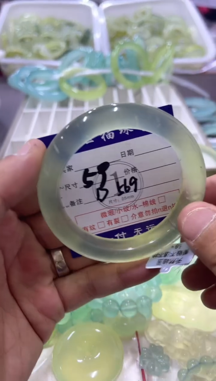 未镶嵌蛇纹石玉手镯1