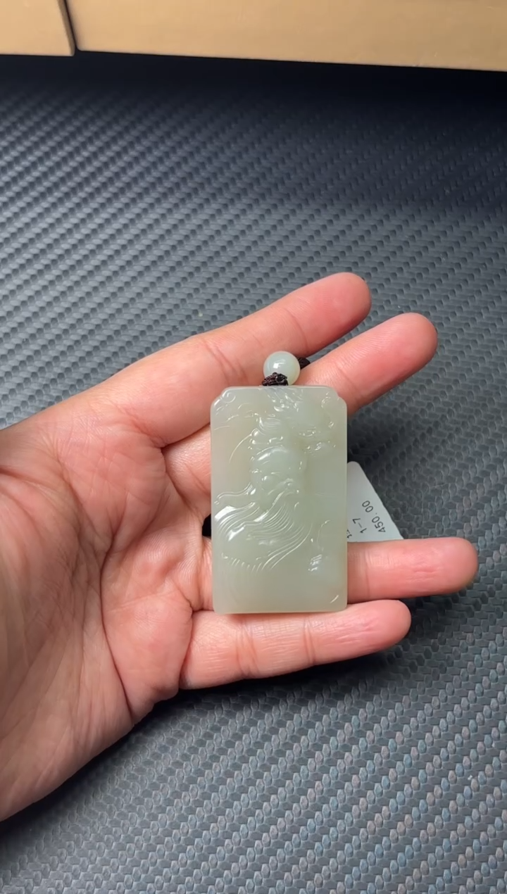 吊坠(赠链)未镶嵌和田玉且末近矿微色差吊坠K