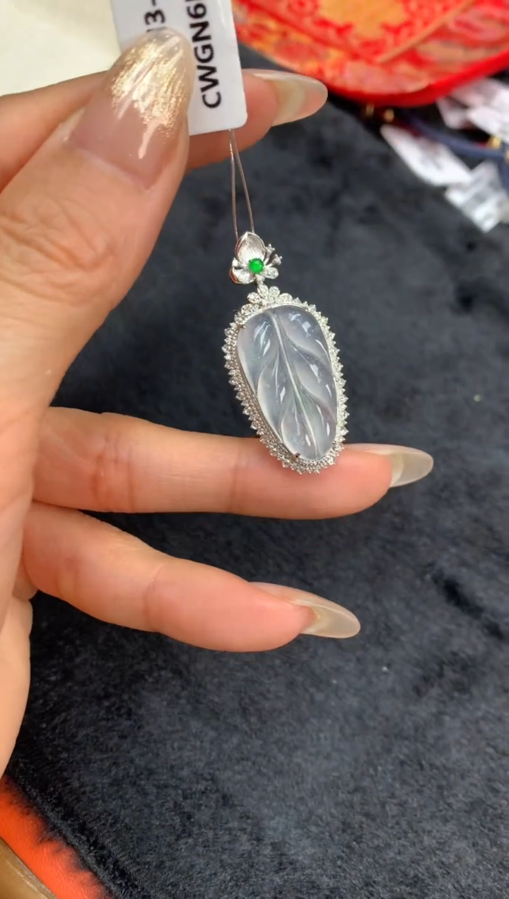 【闪购商品】翡翠颈饰18K金镶嵌叶子