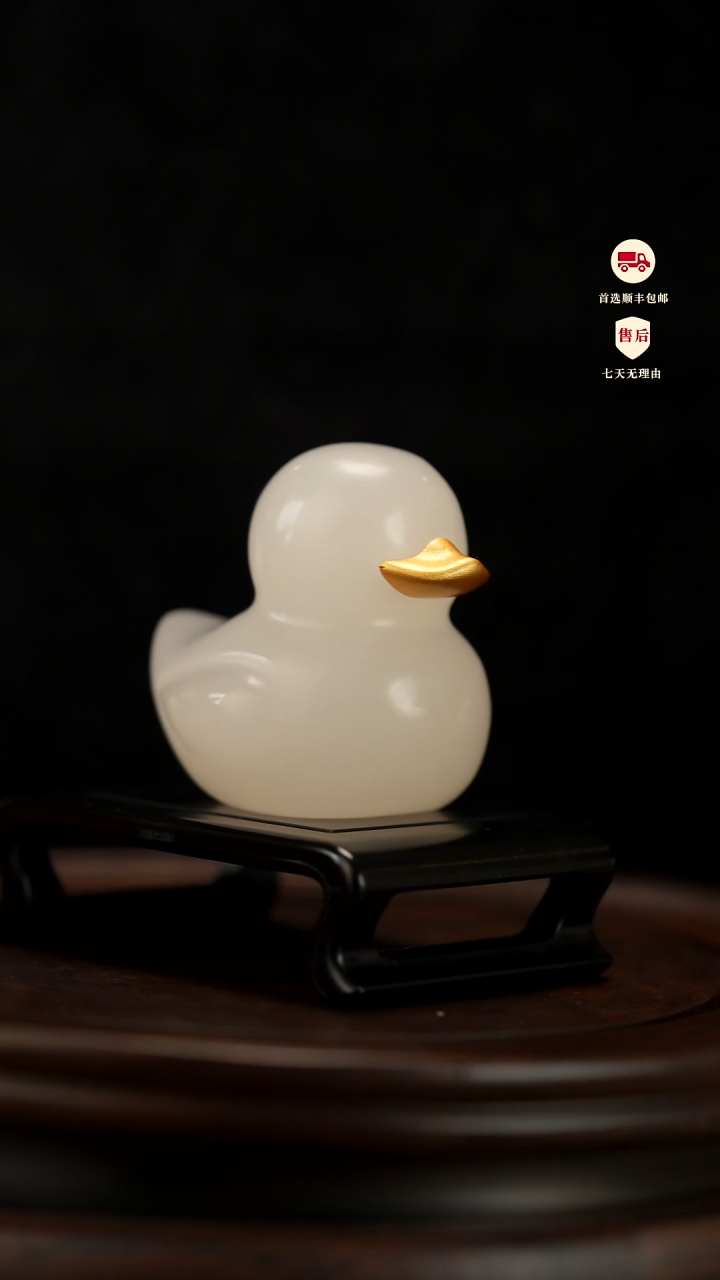 云南石荔枝白雕刻：快乐鸭摆件