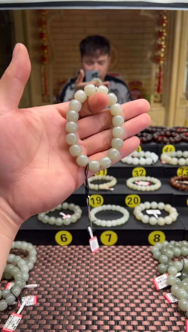 【闪购商品】和田玉手串未镶嵌且末料青白玉老型珠卡11*12手串