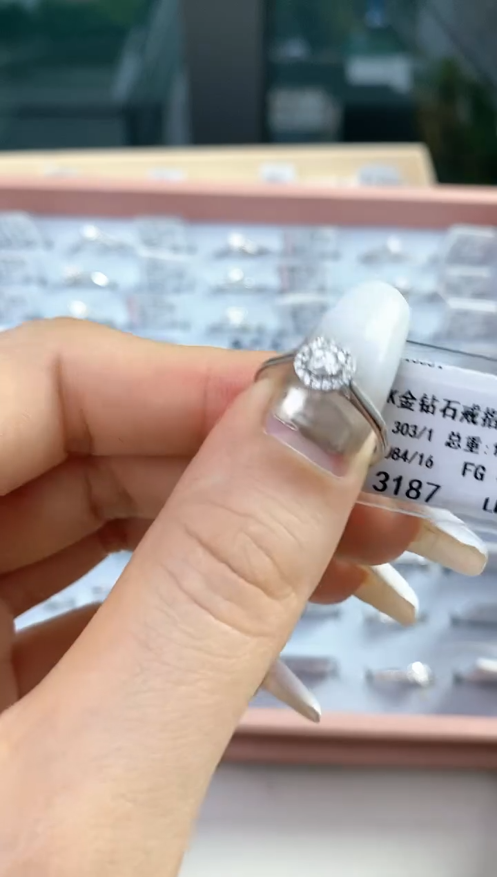 【闪购商品】钻石戒指/指环18K金镶嵌剪标不退换