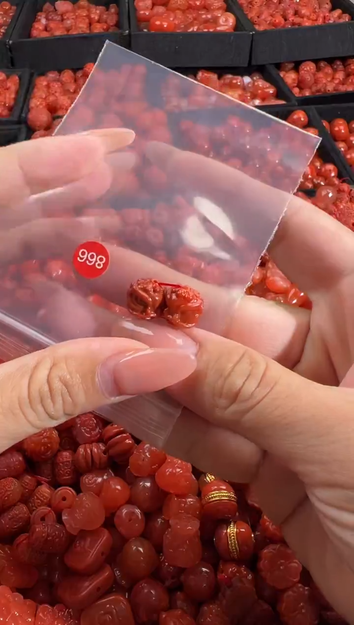 南红玛瑙未镶嵌颈饰1