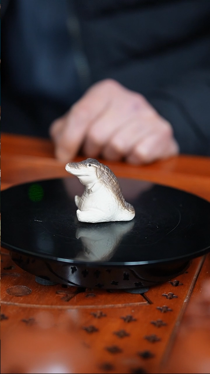 【闪购商品】紫砂茶宠白泥粉浆紫砂迷你鳄鱼精品摆件