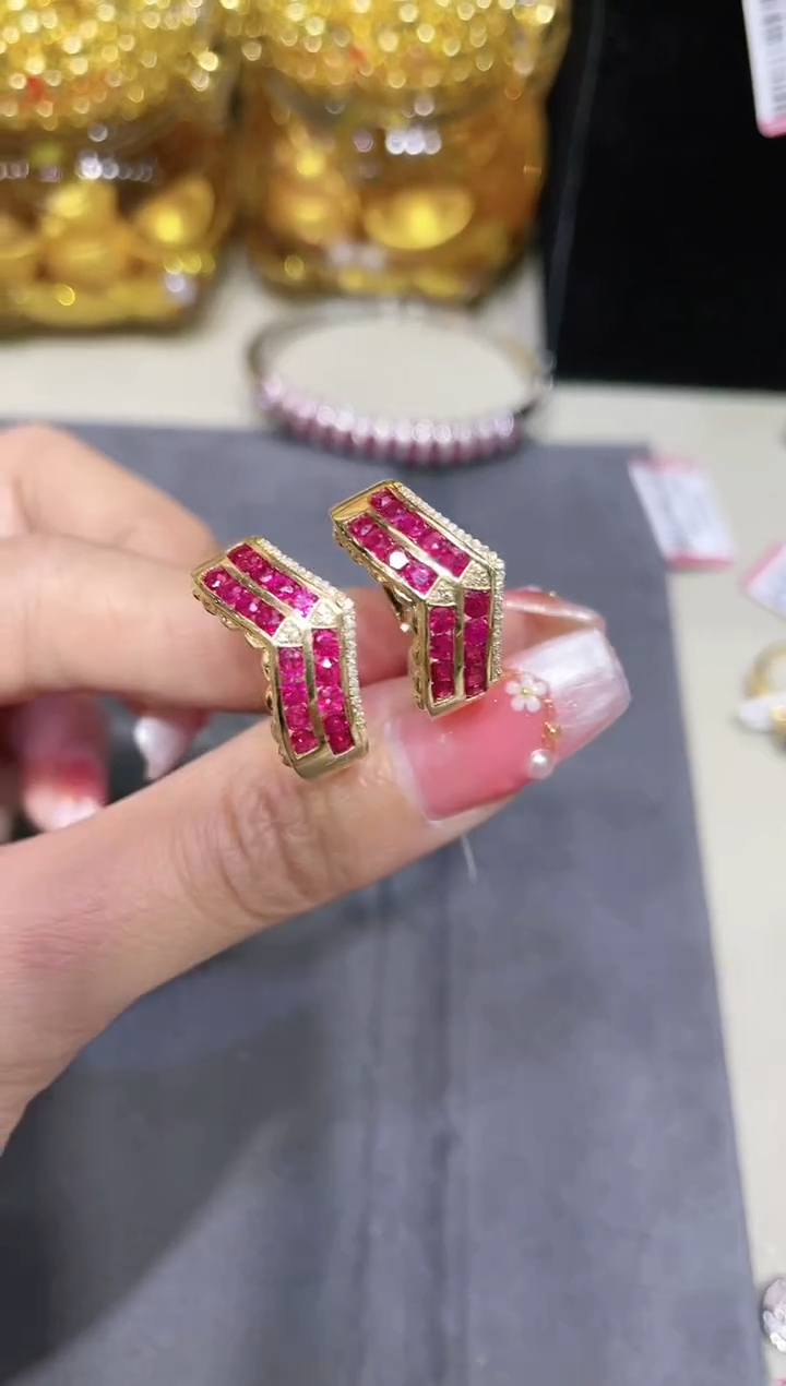 【闪购商品】红宝石戒指18K金镶嵌多样性发其一