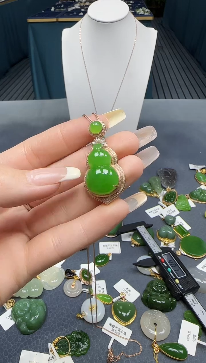 【闪购商品】和田玉挂件18K金镶嵌1