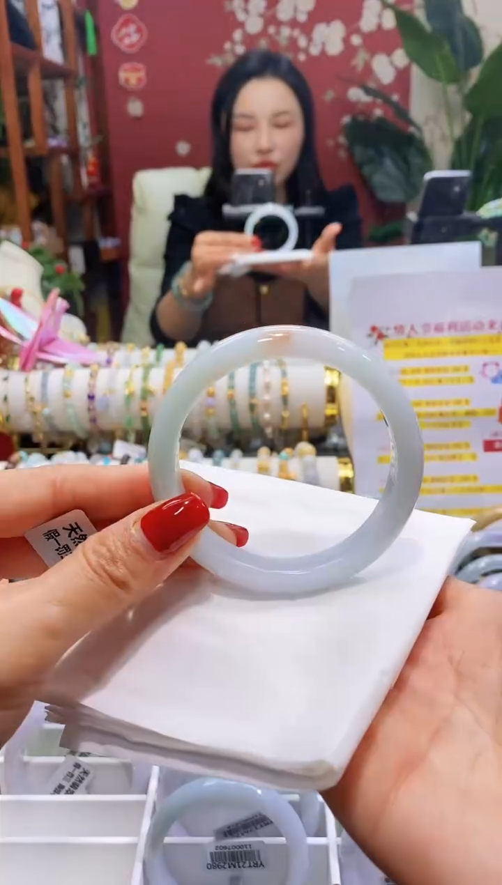 【闪购商品】翡翠手镯未镶嵌87红翡56-58/11.8*7.7