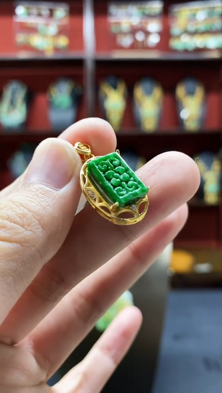 颈饰未镶嵌翡翠吊坠