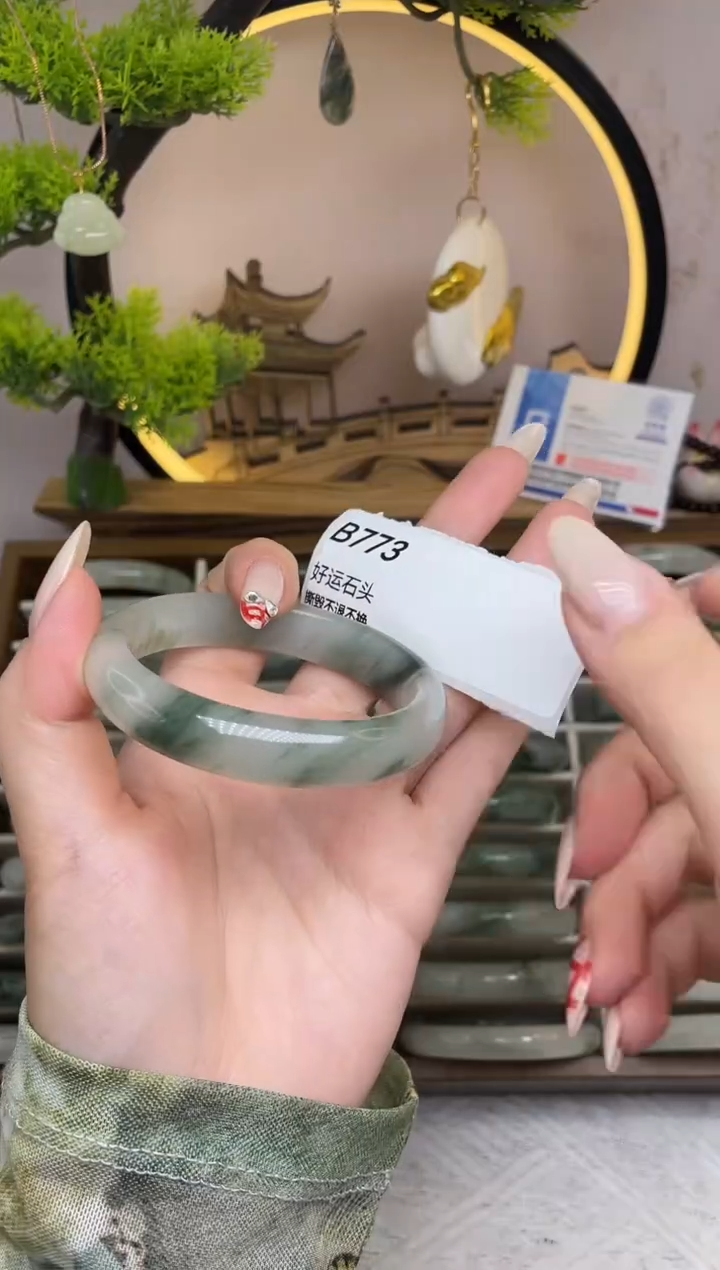 未镶嵌手镯石英质玉B773